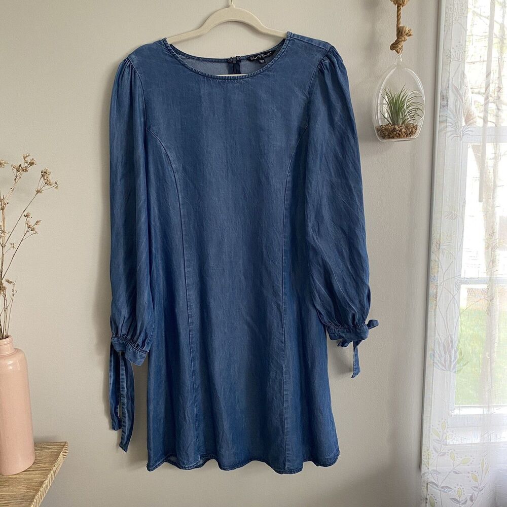 Dress blue long sleeve M knee length denim like cute